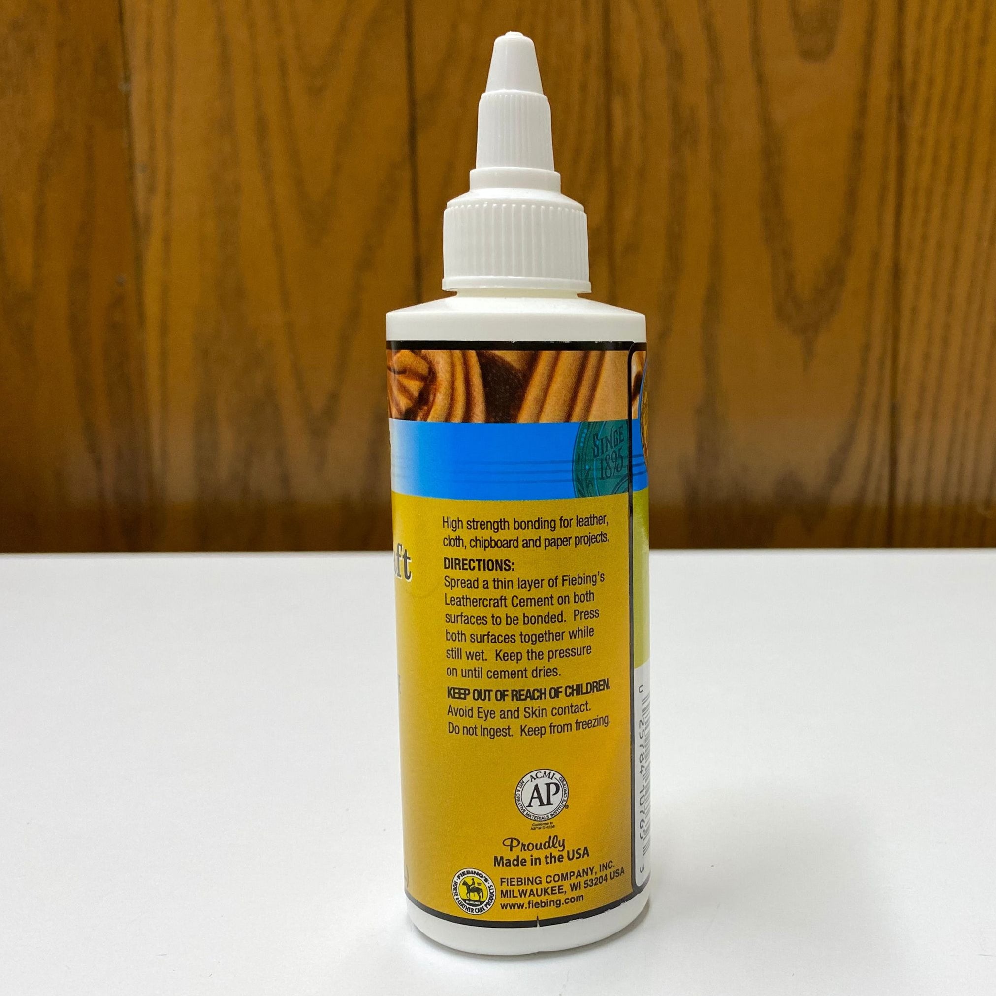 Fiebing's Leather Craft Cement Tanners Bond Leather Glue 4 oz Quar