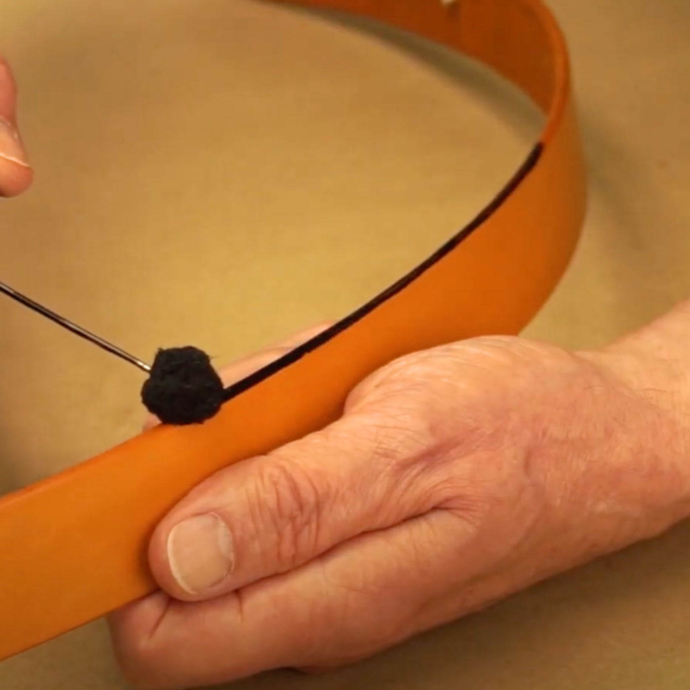 Fiebing's Edge Kote - 4 oz - Black - Brown - Leather Top Coat Finish ...