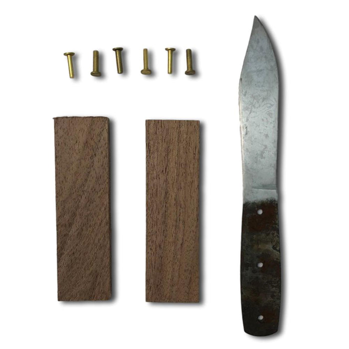 https://leatherunltd.com/cdn/shop/products/BP0009-Hunter-Knife-Set-Norwegian-Type-Knife-Set_clipped_rev_1_700x700.jpg?v=1580311205